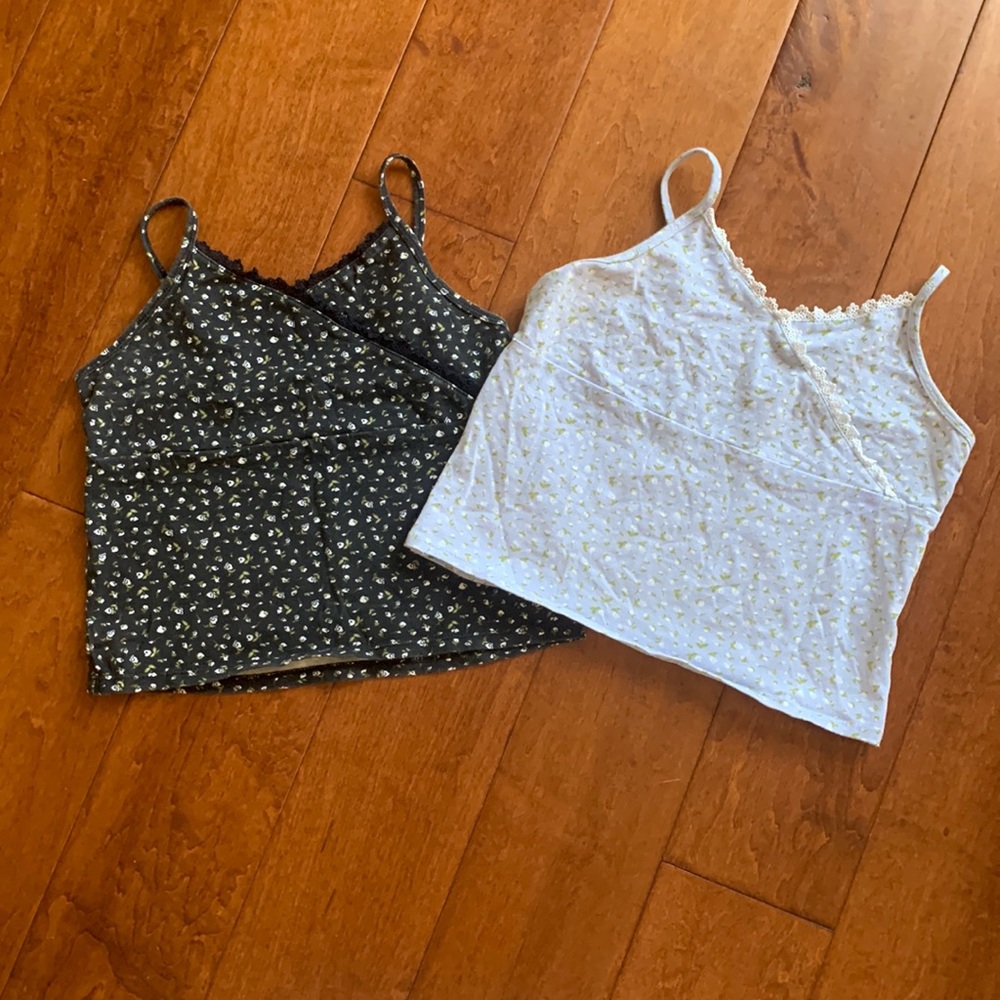 2 Super cute girls cami crop tops by art class